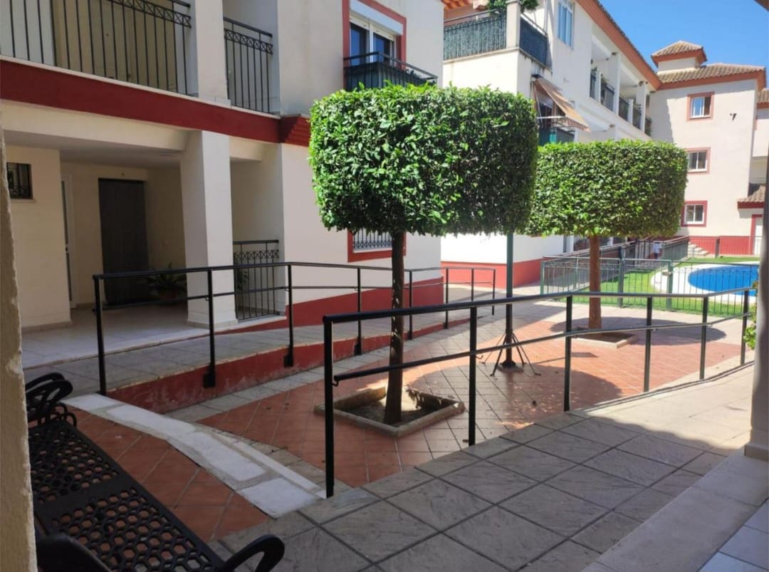 3 bedroom Flat for sale in Alhaurin de la Torre with pool garage - € 290,000 (Ref: 9436833)