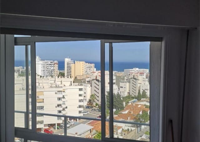 Yksiö myytävänä paikassa Benalmádena mukana uima-altaan 
autotalli - 180 000 € (Ref: 9436835)