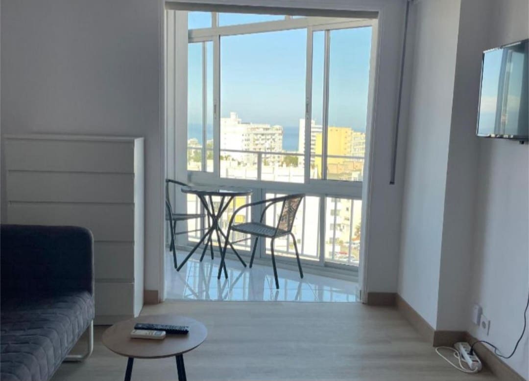 Yksiö myytävänä paikassa Benalmadena mukana uima-altaan 
autotalli - 180 000 € (Ref: 9436835)