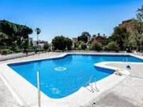 Yksiö myytävänä paikassa Benalmádena mukana uima-altaan 
autotalli - 180 000 € (Ref: 9436835)