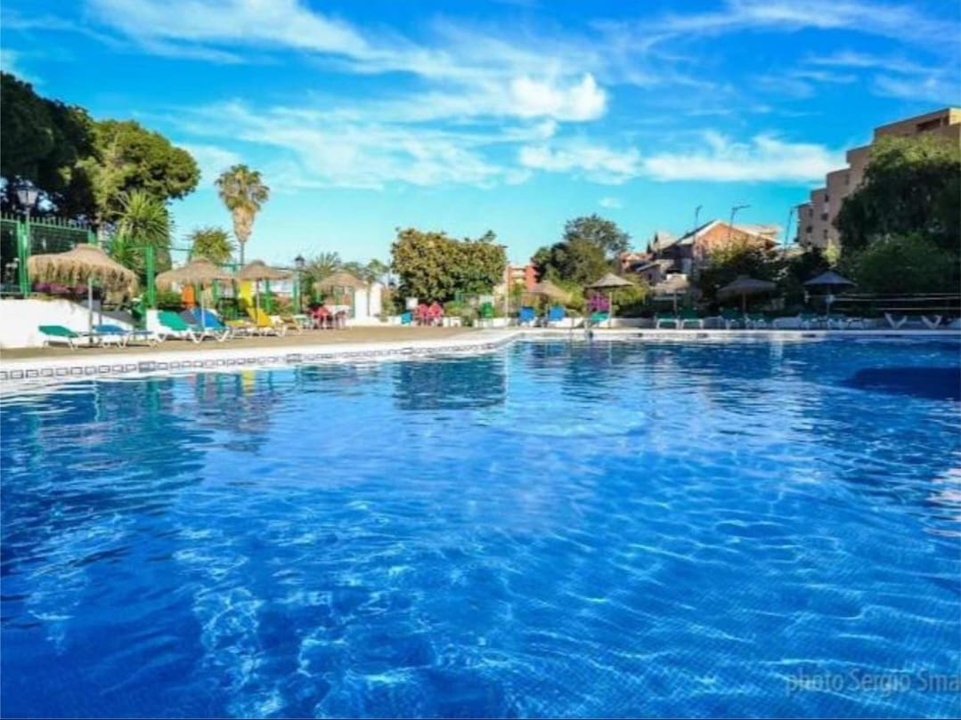 Yksiö myytävänä paikassa Benalmadena mukana uima-altaan 
autotalli - 180 000 € (Ref: 9436835)