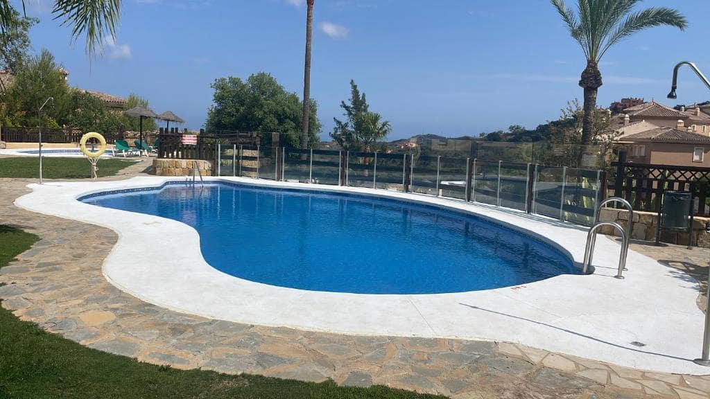 Apartamento Playa de 2 habitaciones en Ojen en venta con piscina garaje - 390.000 € (Ref: 9448868)