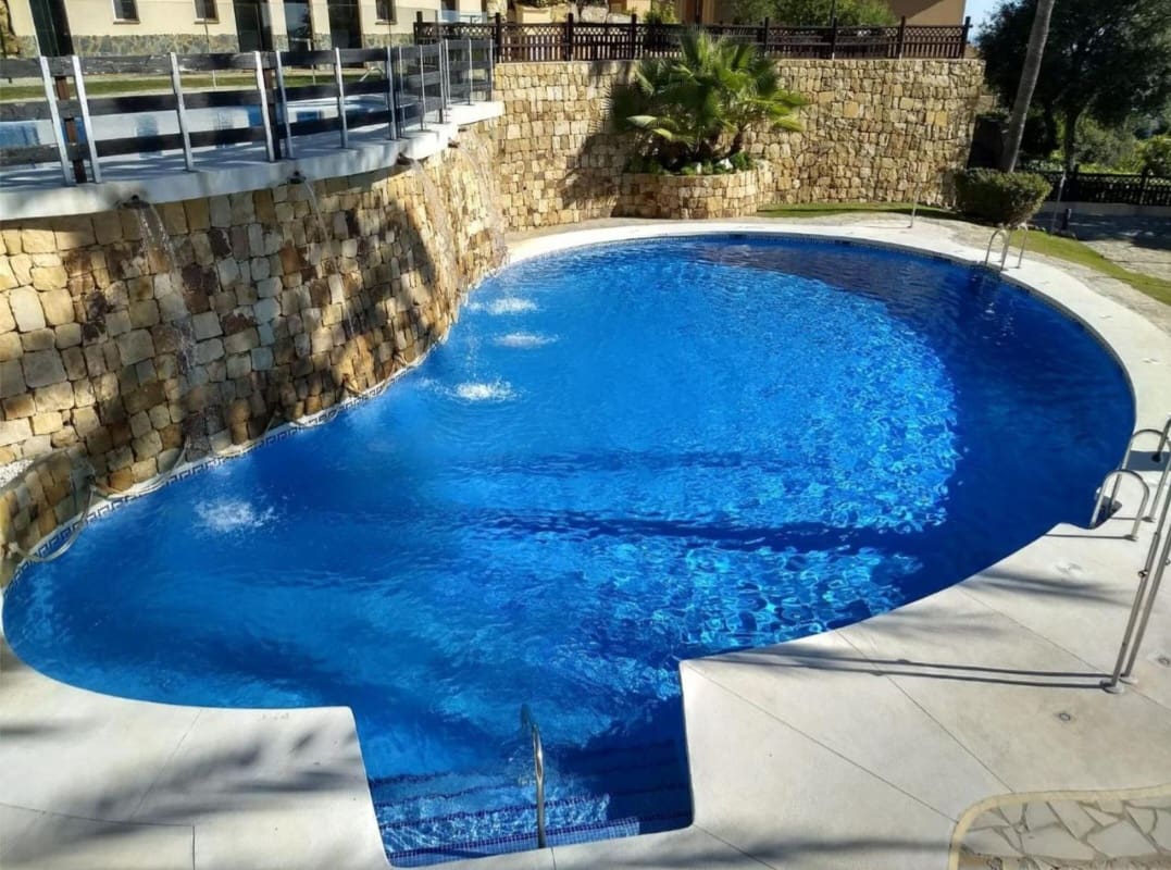 Apartamento Playa de 2 habitaciones en Ojen en venta con piscina garaje - 390.000 € (Ref: 9448868)