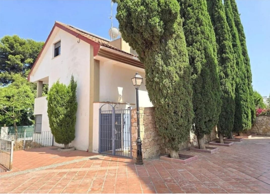 Adosado de 4 habitaciones en Benalmádena en venta con garaje - 427.000 € (Ref: 9468155)