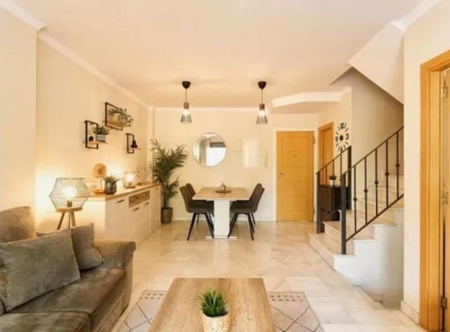 Adosado de 4 habitaciones en Benalmádena en venta con garaje - 427.000 € (Ref: 9468155)