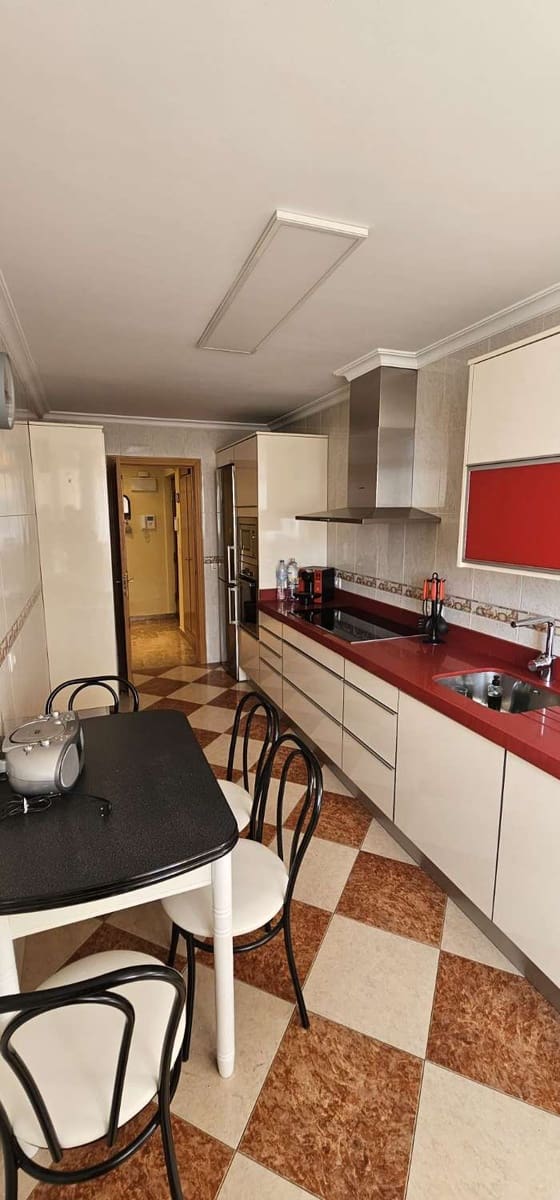 4 sovrum Takvåning att hyra i Malaga stad med garage - 1 500 € (Ref: 9491104)