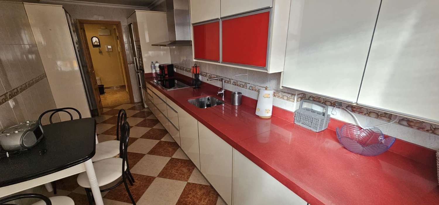 4 sovrum Takvåning att hyra i Malaga stad med garage - 1 500 € (Ref: 9491104)