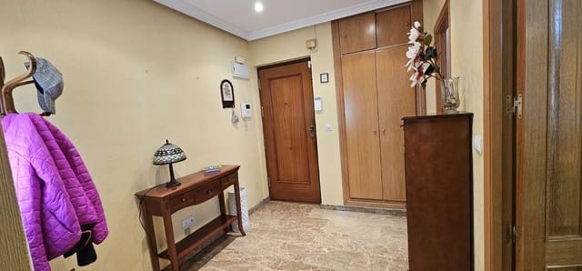 Ático de 4 habitaciones en Málaga ciudad en alquiler con garaje - 1.500 € (Ref: 9491104)
