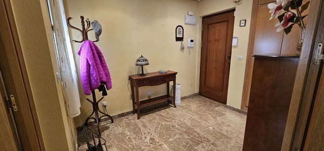 Ático de 4 habitaciones en Málaga ciudad en alquiler con garaje - 1.500 € (Ref: 9491104)