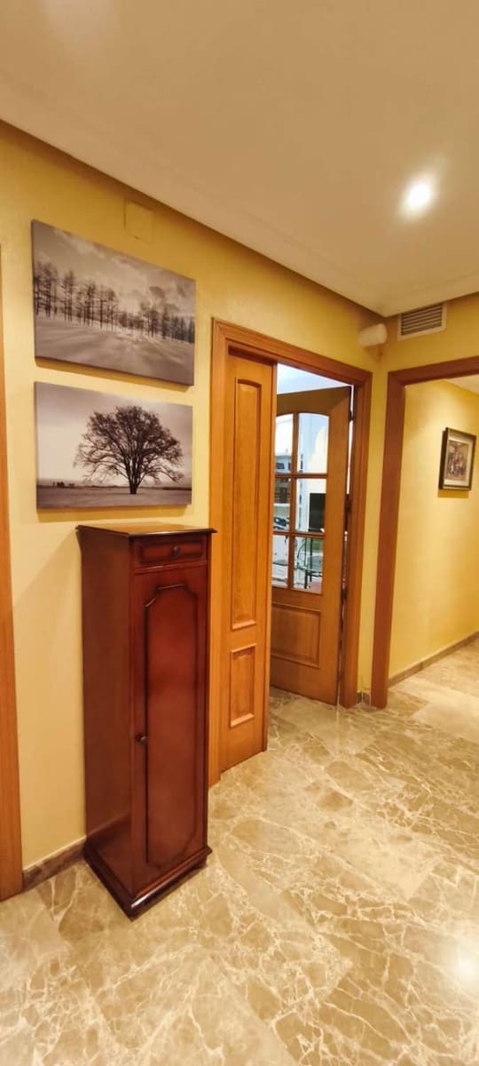 4 Zimmer Penthouse zu vermieten in Malaga Stadt mit Garage - 1.500 € (Ref: 9491104)