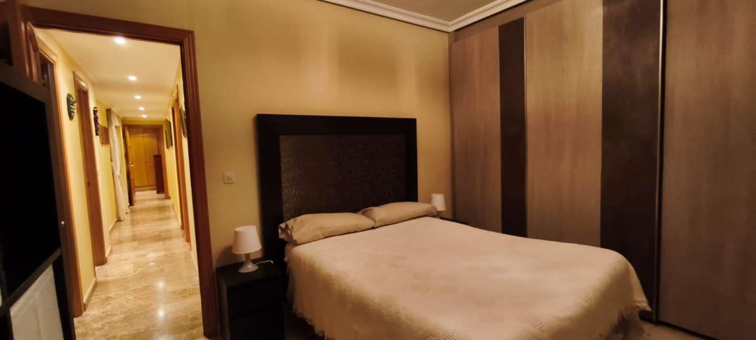 4 Zimmer Penthouse zu vermieten in Malaga Stadt mit Garage - 1.500 € (Ref: 9491104)