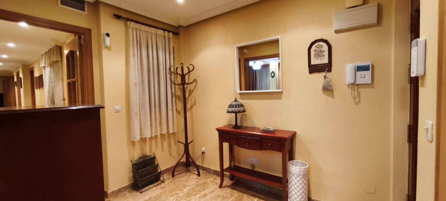 4 Zimmer Penthouse zu vermieten in Malaga Stadt mit Garage - 1.500 € (Ref: 9491104)