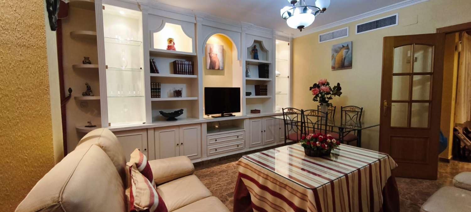 4 Zimmer Penthouse zu vermieten in Malaga Stadt mit Garage - 1.500 € (Ref: 9491104)