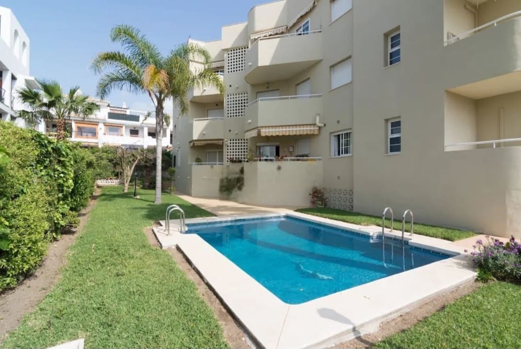 2 makuuhuone Ranta-asunto myytävänä paikassa Torremolinos mukana uima-altaan 
autotalli - 566 500 € (Ref: 9503886)