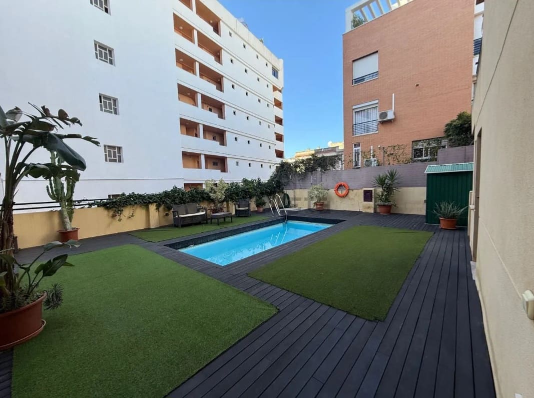 Piso de 2 habitaciones en Torremolinos en venta con piscina - 406.000 € (Ref: 9508604)