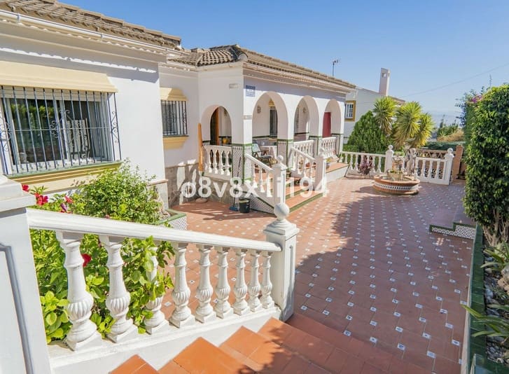 5 sypialnia Willa na sprzedaż w Alhaurin de la Torre z basenem garażem - 580 000 € (Ref: 9513151)