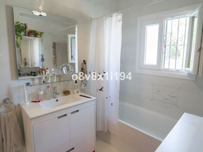 5 sypialnia Willa na sprzedaż w Alhaurin de la Torre z basenem garażem - 580 000 € (Ref: 9513151)