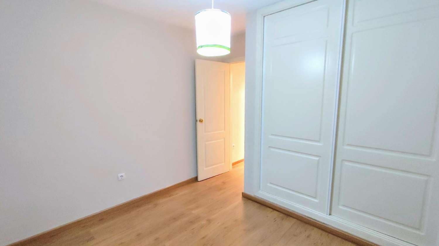 Apartamento Playa de 2 habitaciones en Torremolinos en venta con piscina garaje - 339.000 € (Ref: 9513152)