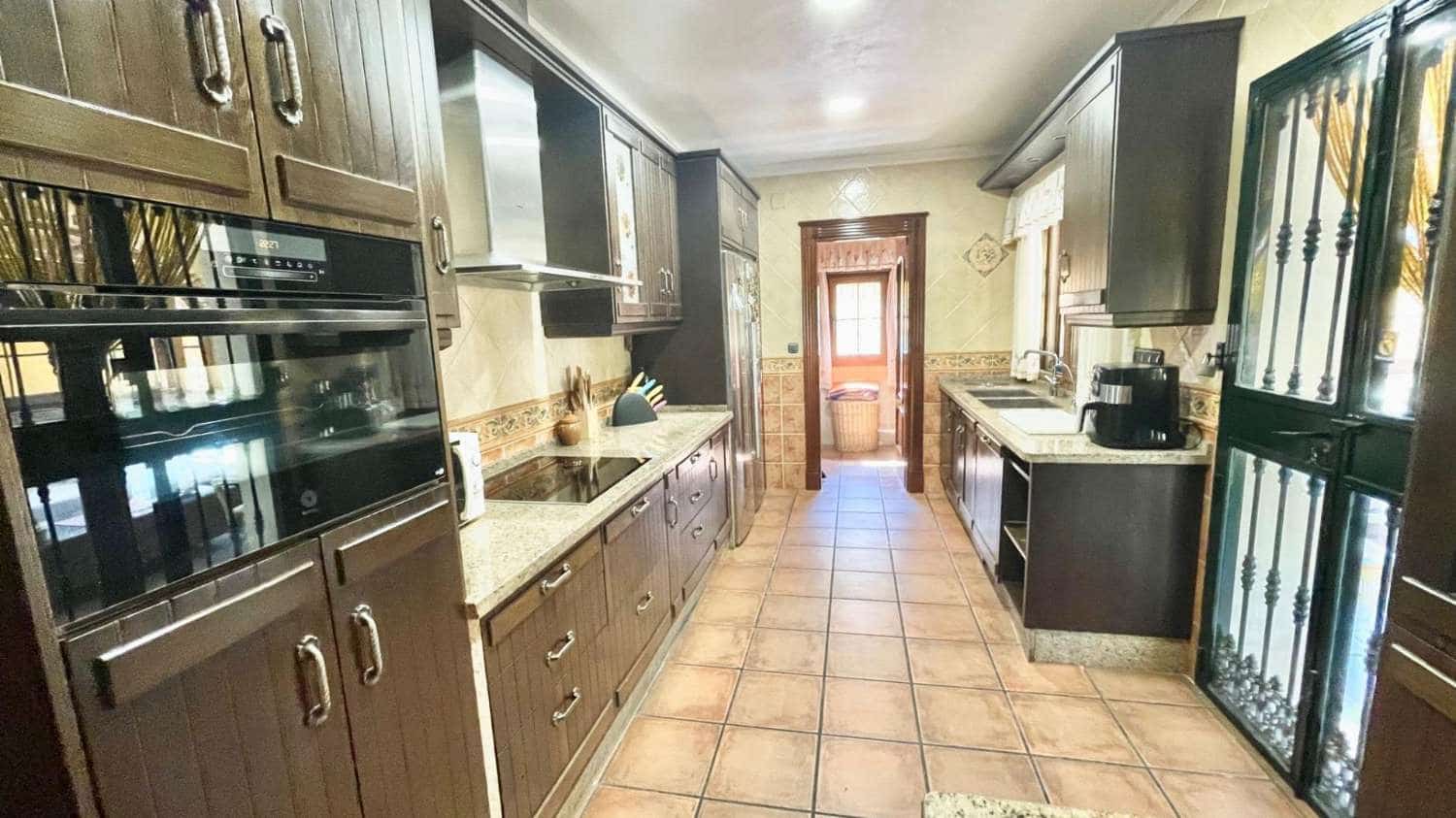 7 sypialnia Willa na sprzedaż w Alhaurin de la Torre z basenem garażem - 815 000 € (Ref: 9513157)