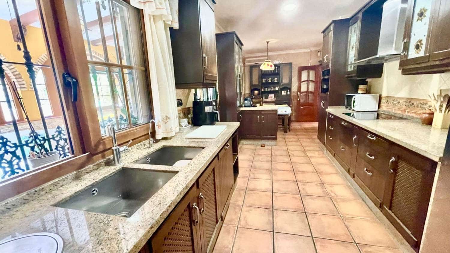 7 sypialnia Willa na sprzedaż w Alhaurin de la Torre z basenem garażem - 815 000 € (Ref: 9513157)