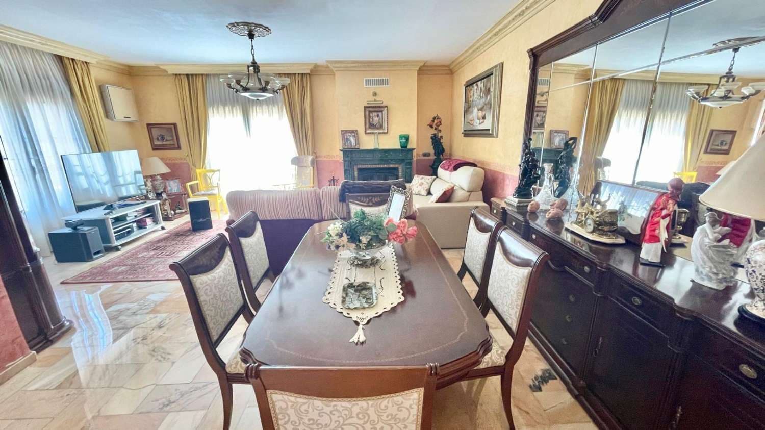 7 sypialnia Willa na sprzedaż w Alhaurin de la Torre z basenem garażem - 815 000 € (Ref: 9513157)