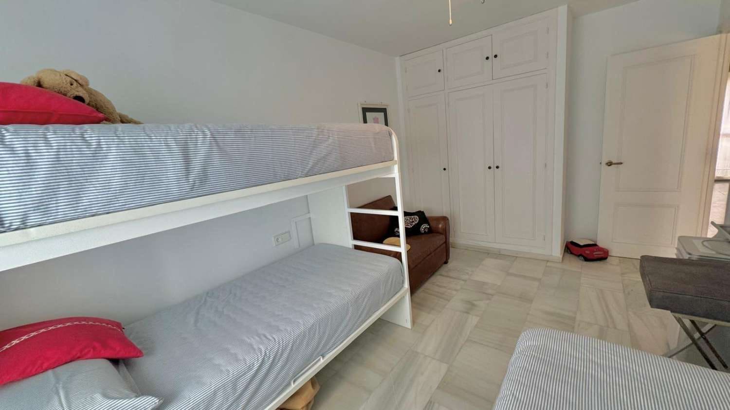 6 soveværelse Semi-Rækkehus til salg i Torremolinos med swimmingpool - € 1.064.500 (Ref: 9513158)