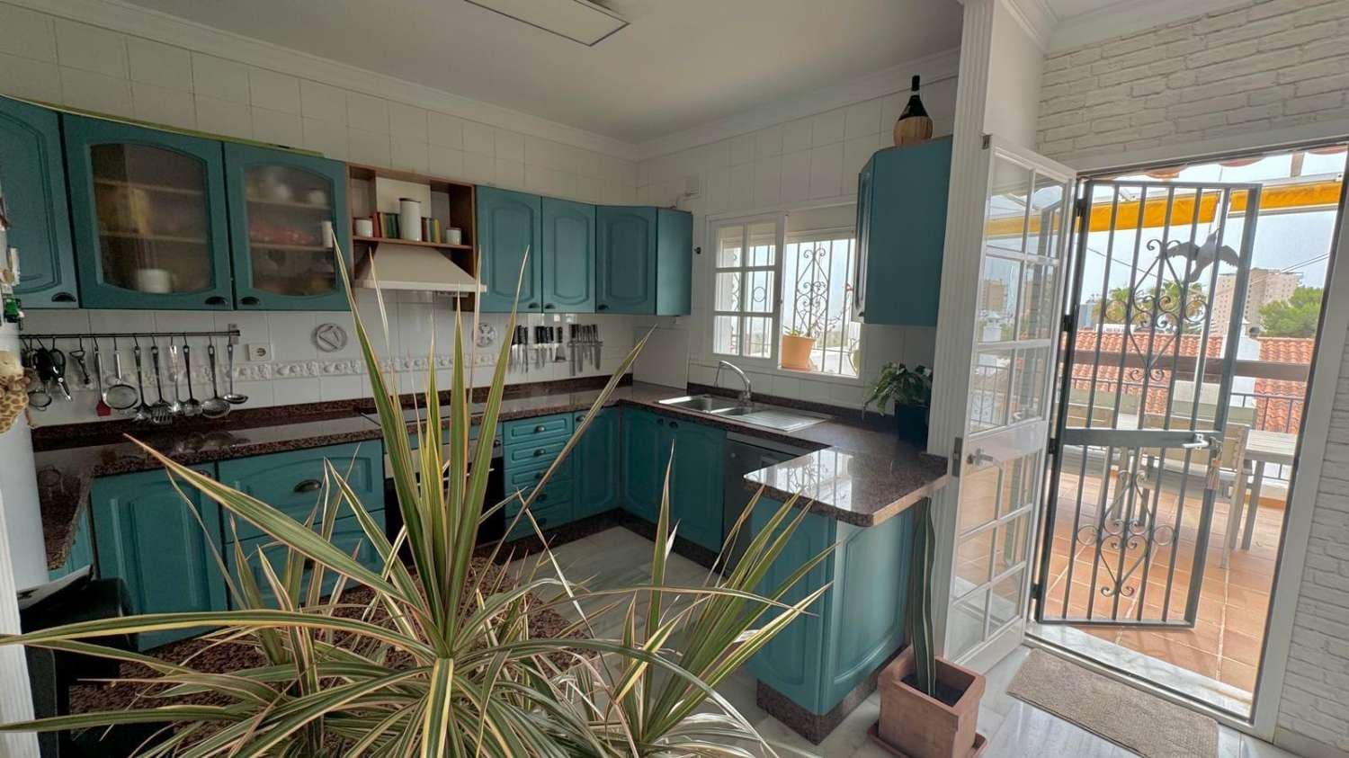 6 soveværelse Semi-Rækkehus til salg i Torremolinos med swimmingpool - € 1.064.500 (Ref: 9513158)