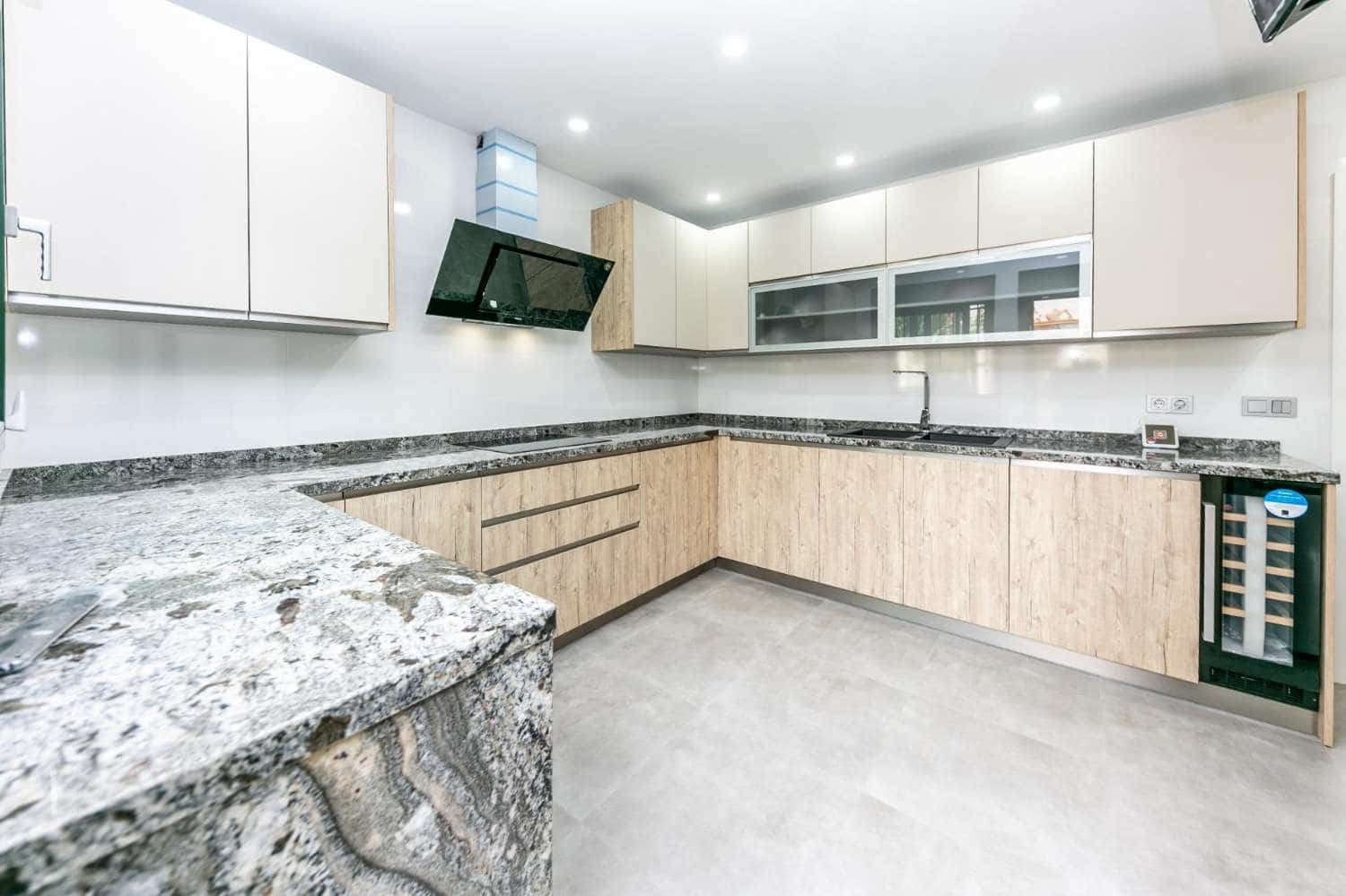 3 soveværelse Rækkehus til salg i Benalmadena med swimmingpool - € 565.000 (Ref: 9513160)