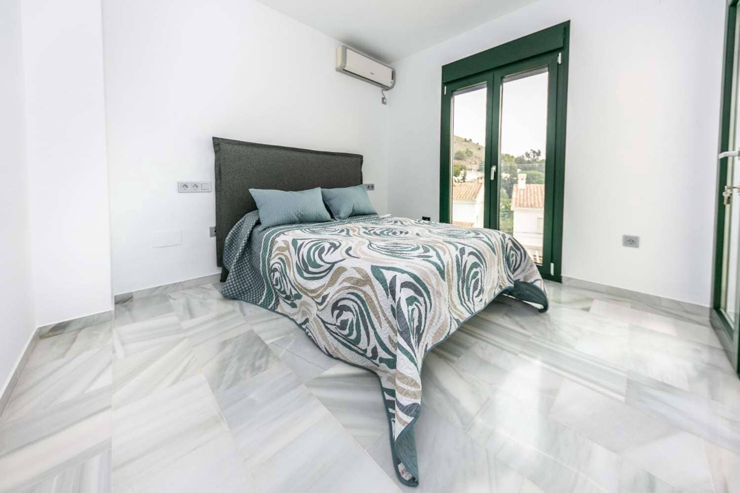 3 soveværelse Rækkehus til salg i Benalmadena med swimmingpool - € 565.000 (Ref: 9513160)