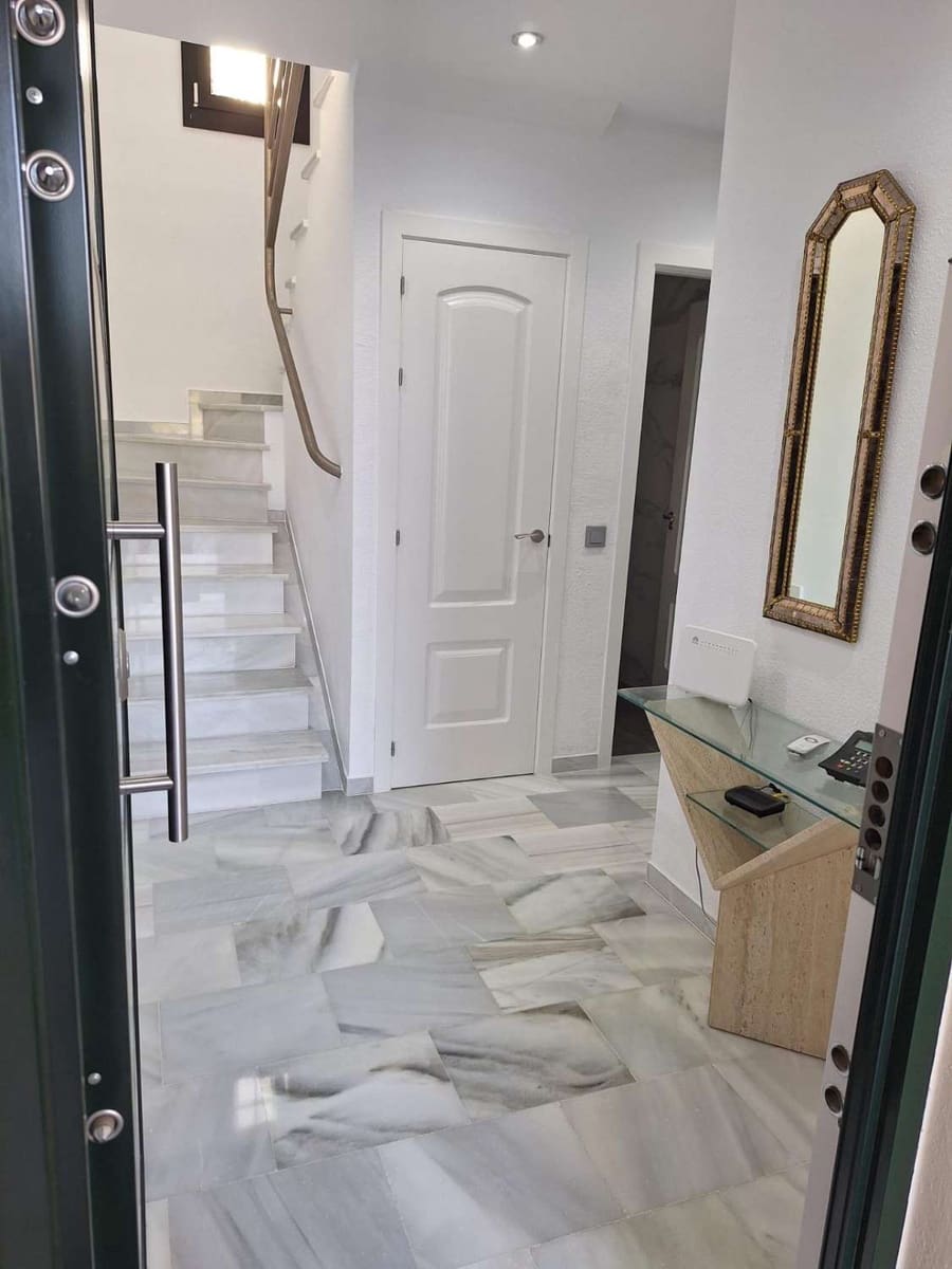 3 soveværelse Rækkehus til salg i Benalmadena med swimmingpool - € 565.000 (Ref: 9513160)