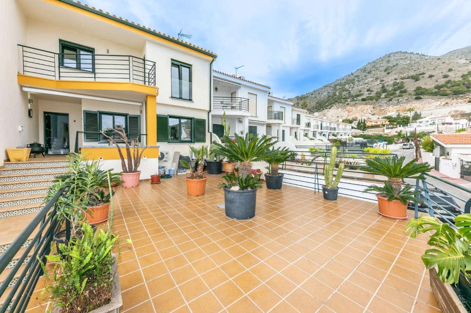 3 soveværelse Rækkehus til salg i Benalmadena med swimmingpool - € 565.000 (Ref: 9513160)