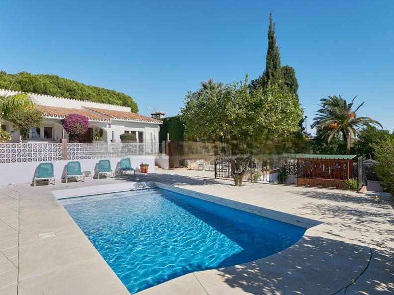 3 bedroom Villa for sale in Benalmadena with pool garage - € 795,000 (Ref: 9513161)