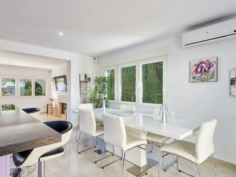 3 bedroom Villa for sale in Benalmadena with pool garage - € 795,000 (Ref: 9513161)