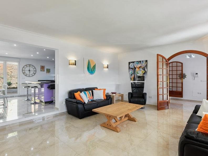 3 bedroom Villa for sale in Benalmadena with pool garage - € 795,000 (Ref: 9513161)