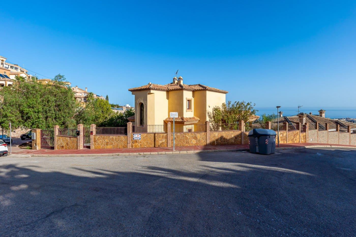 4 bedroom Villa for sale in Benalmadena with pool - € 769,000 (Ref: 9513164)