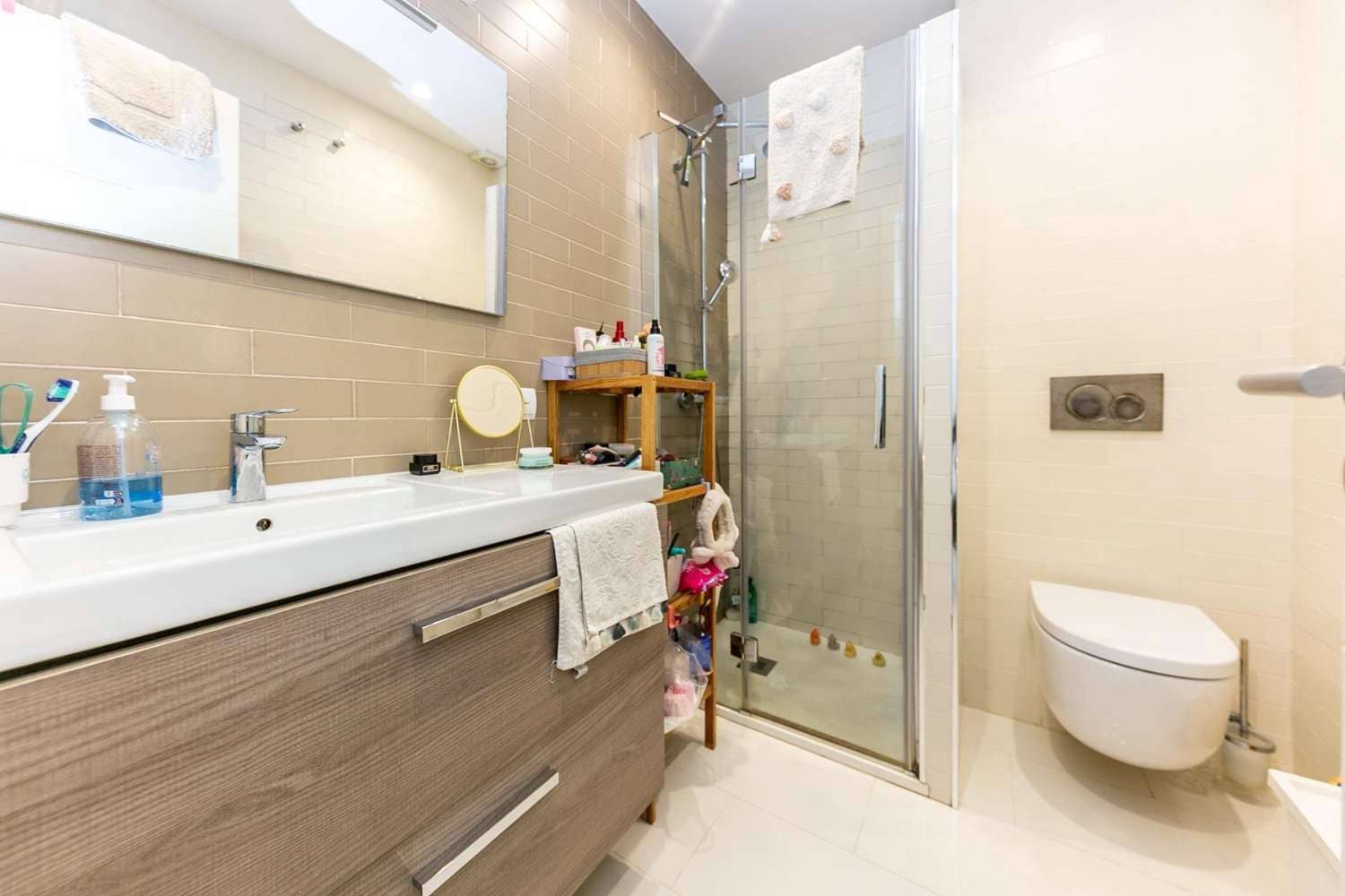 2 sypialnia Apartament przy plaży na sprzedaż w Benalmadena z basenem garażem - 299 000 € (Ref: 9533252)