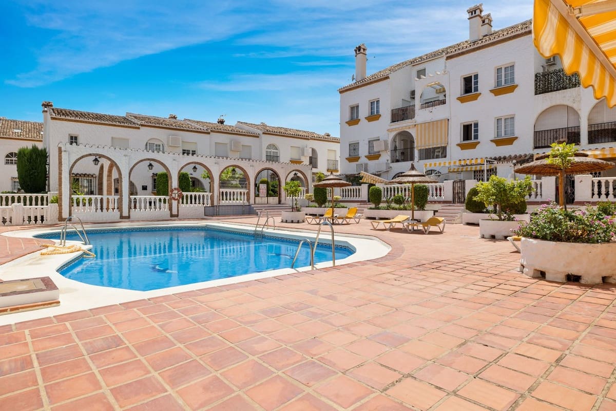 2 sypialnia Apartament przy plaży na sprzedaż w Benalmadena z basenem garażem - 299 000 € (Ref: 9533252)