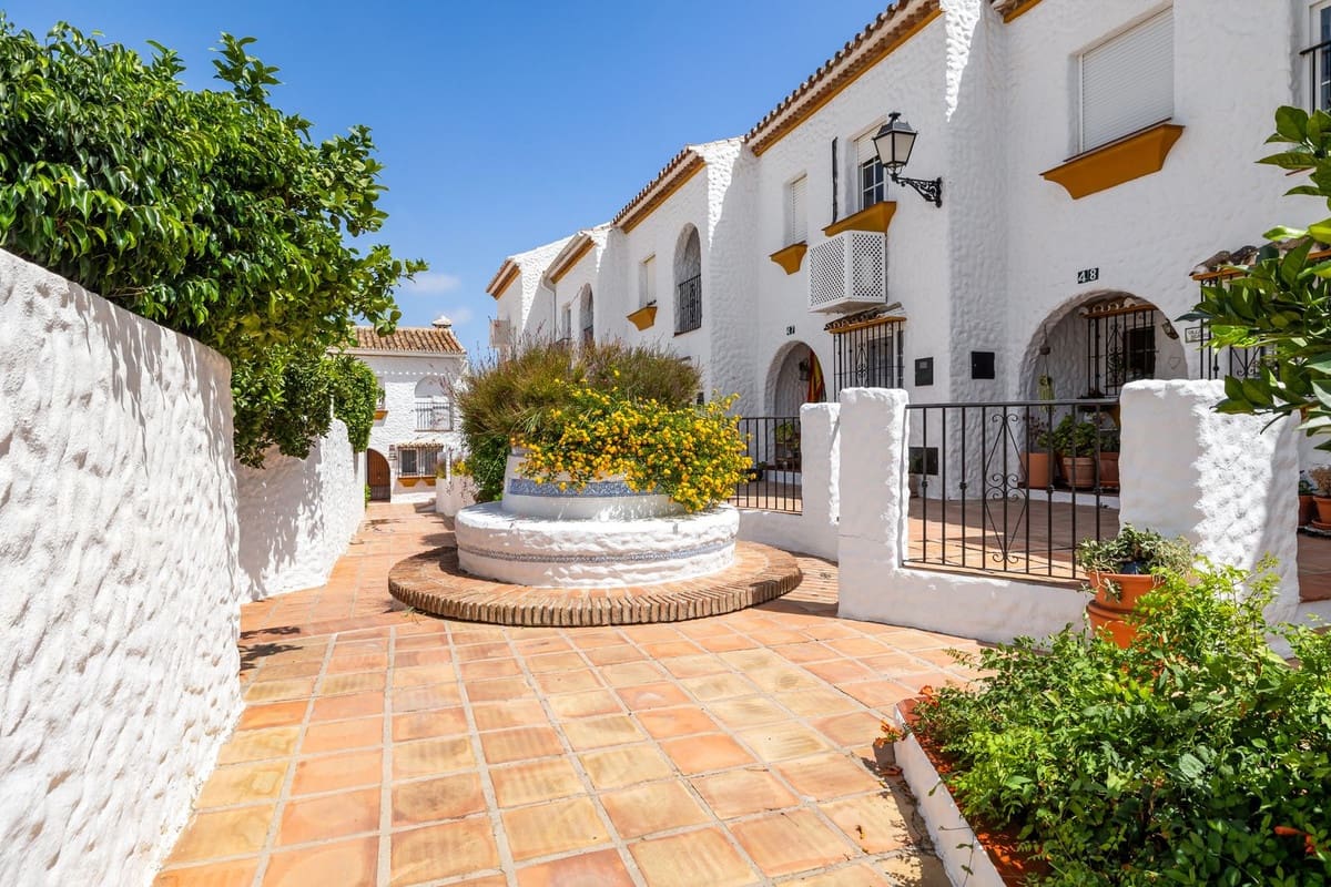 2 sypialnia Apartament przy plaży na sprzedaż w Benalmadena z basenem garażem - 299 000 € (Ref: 9533252)