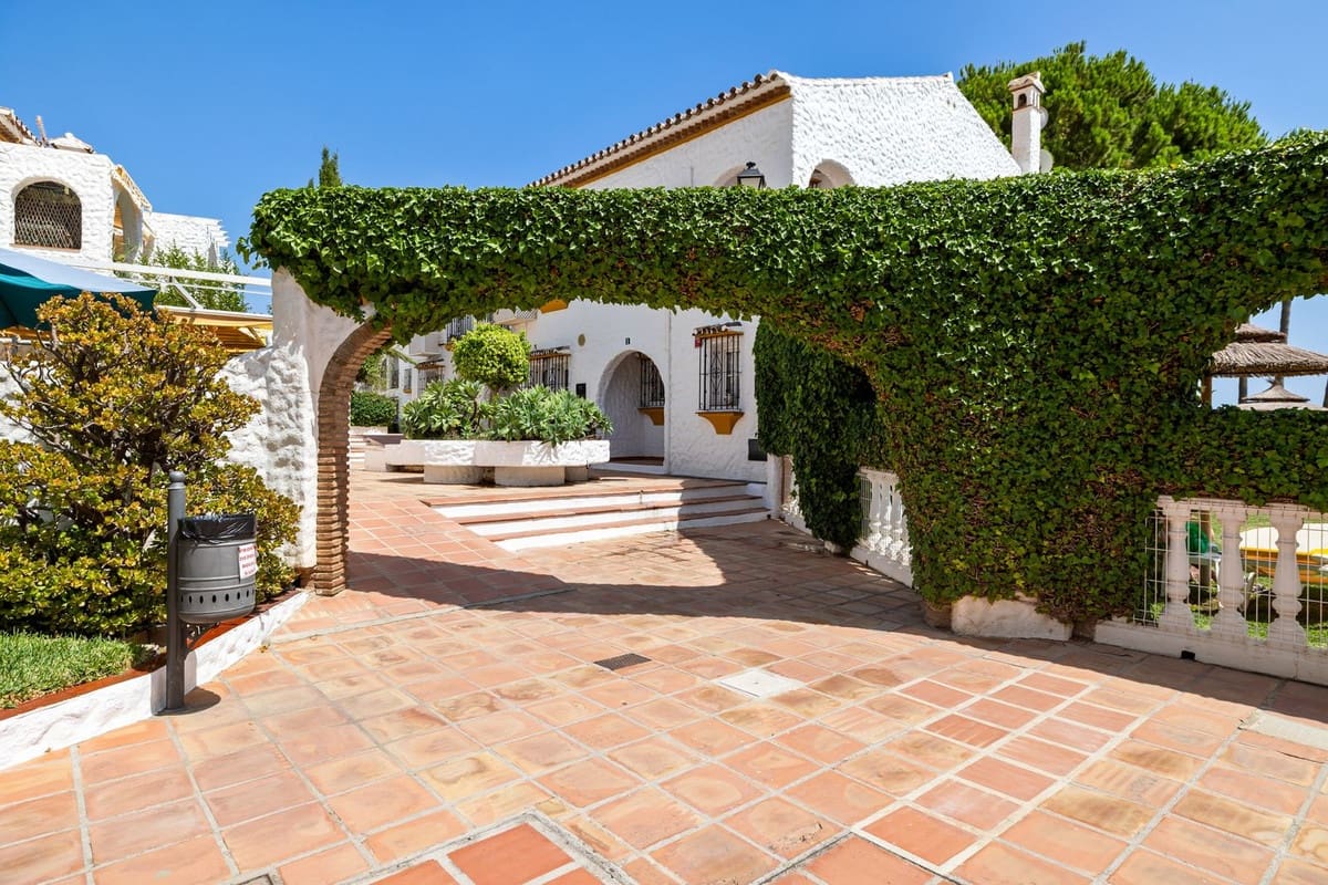 2 sypialnia Apartament przy plaży na sprzedaż w Benalmadena z basenem garażem - 299 000 € (Ref: 9533252)