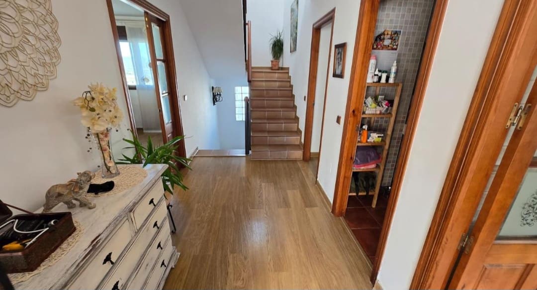 5 bedroom Villa for sale in Alhaurin de la Torre with pool - € 765,000 (Ref: 9533253)