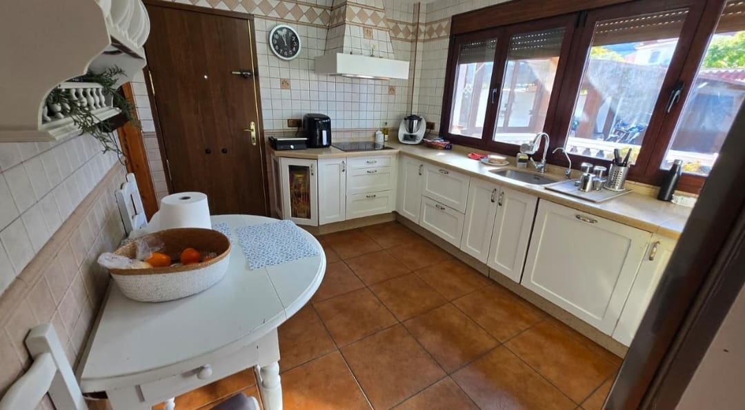 5 bedroom Villa for sale in Alhaurin de la Torre with pool - € 765,000 (Ref: 9533253)