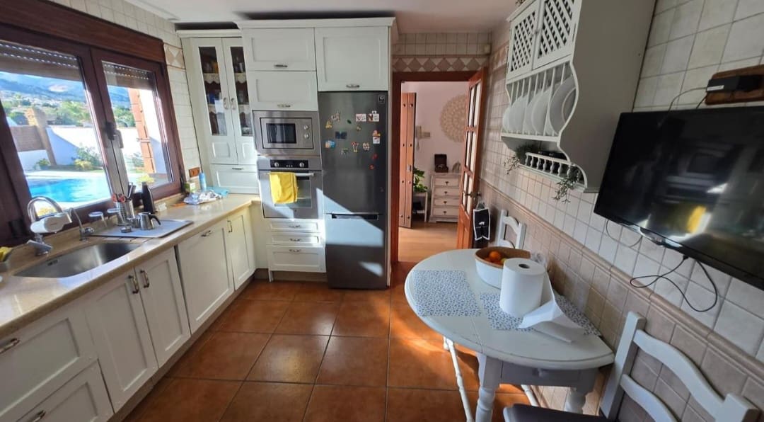 5 bedroom Villa for sale in Alhaurin de la Torre with pool - € 765,000 (Ref: 9533253)