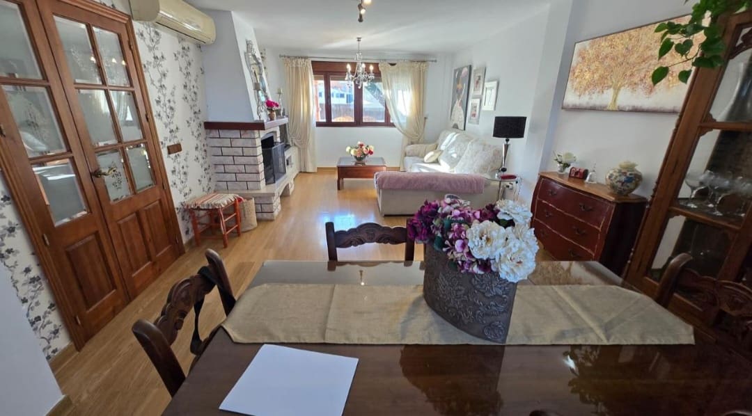 5 bedroom Villa for sale in Alhaurin de la Torre with pool - € 765,000 (Ref: 9533253)