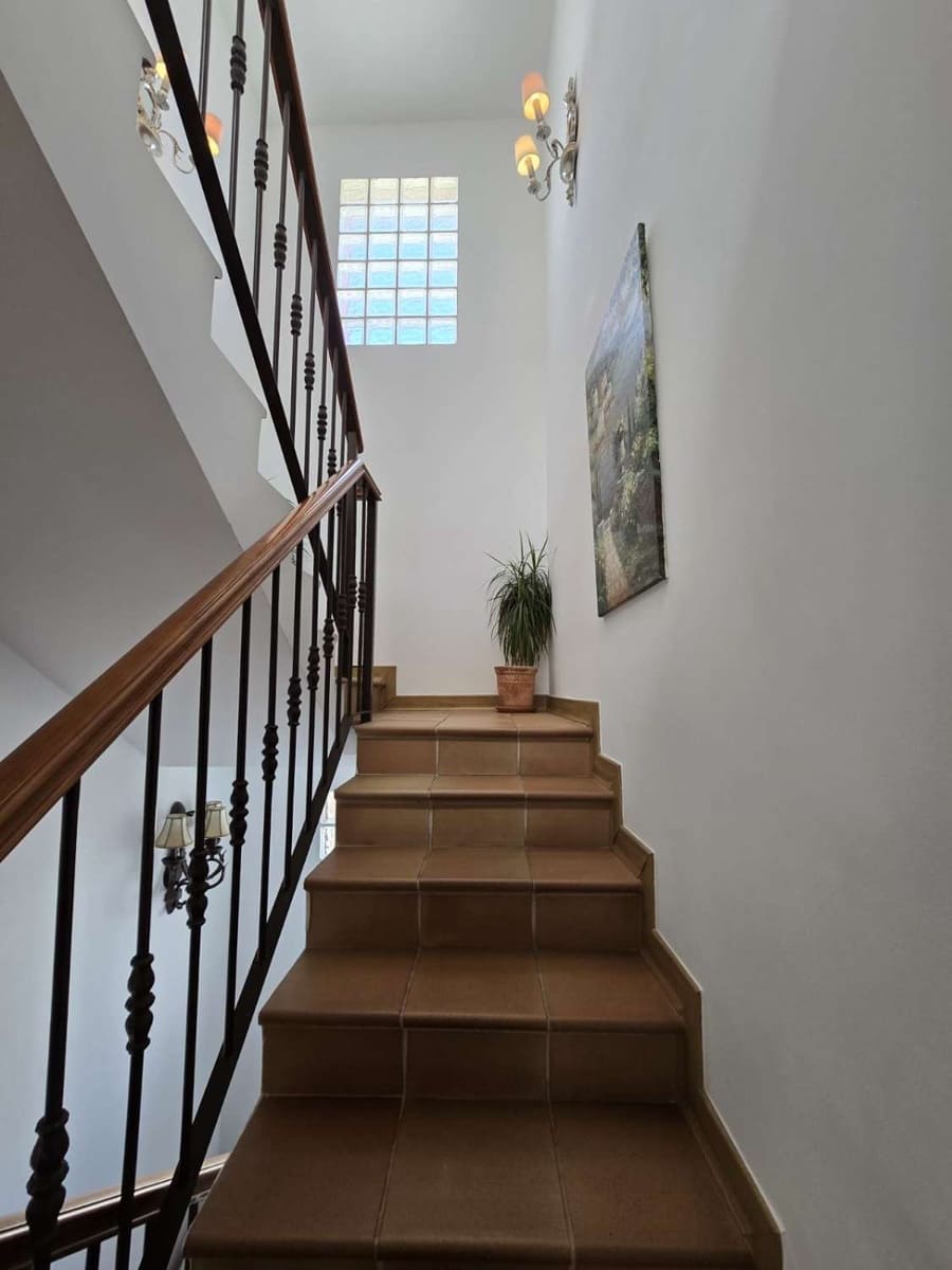 5 bedroom Villa for sale in Alhaurin de la Torre with pool - € 765,000 (Ref: 9533253)