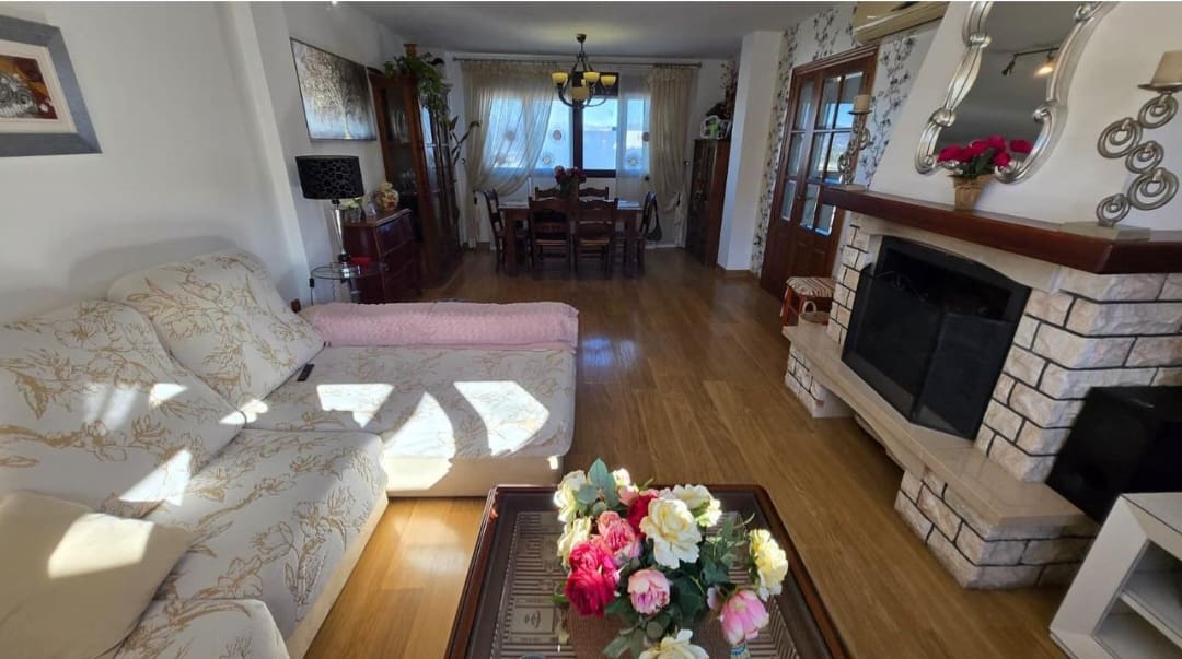 5 bedroom Villa for sale in Alhaurin de la Torre with pool - € 765,000 (Ref: 9533253)