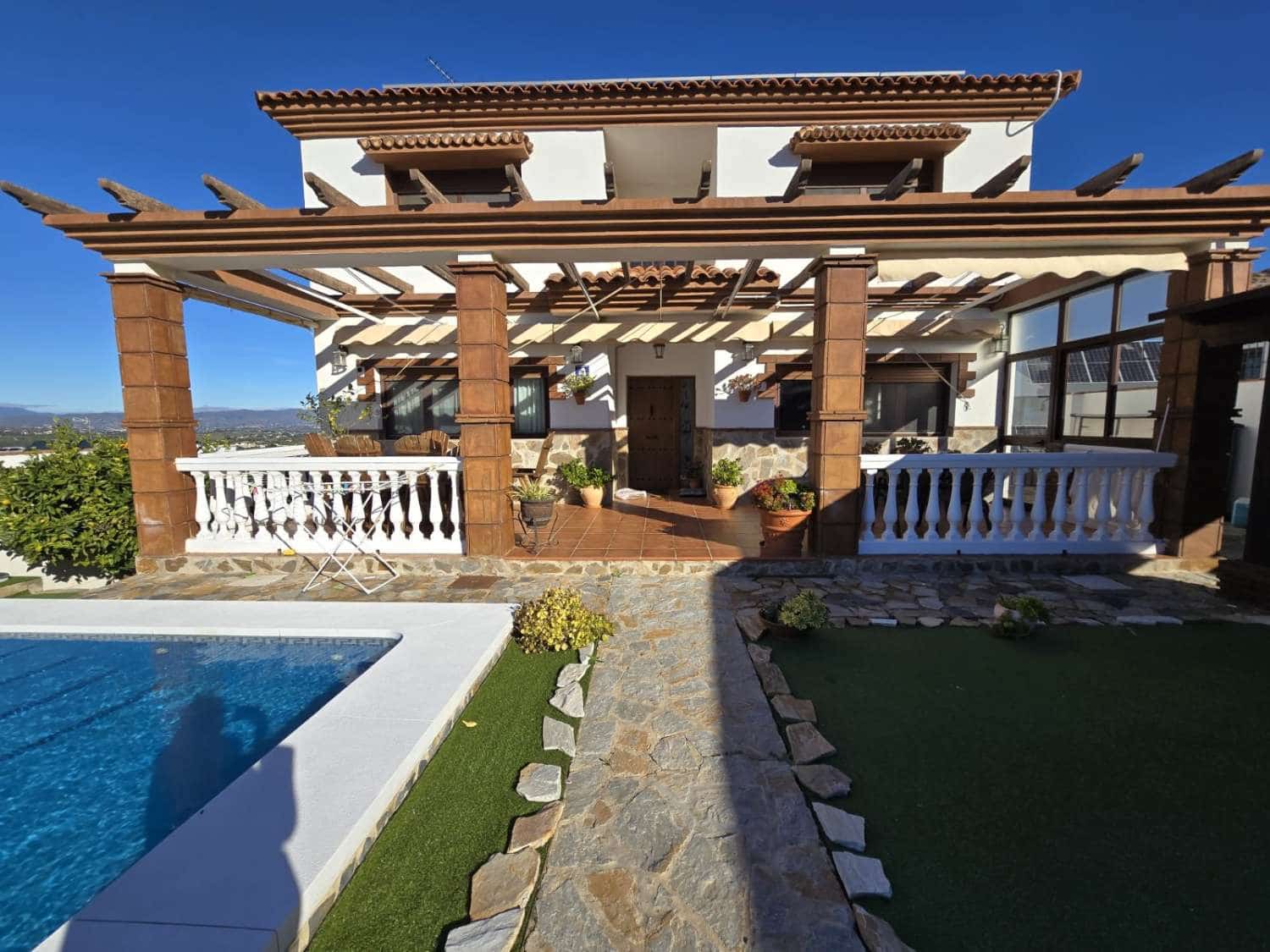5 bedroom Villa for sale in Alhaurin de la Torre with pool - € 765,000 (Ref: 9533253)