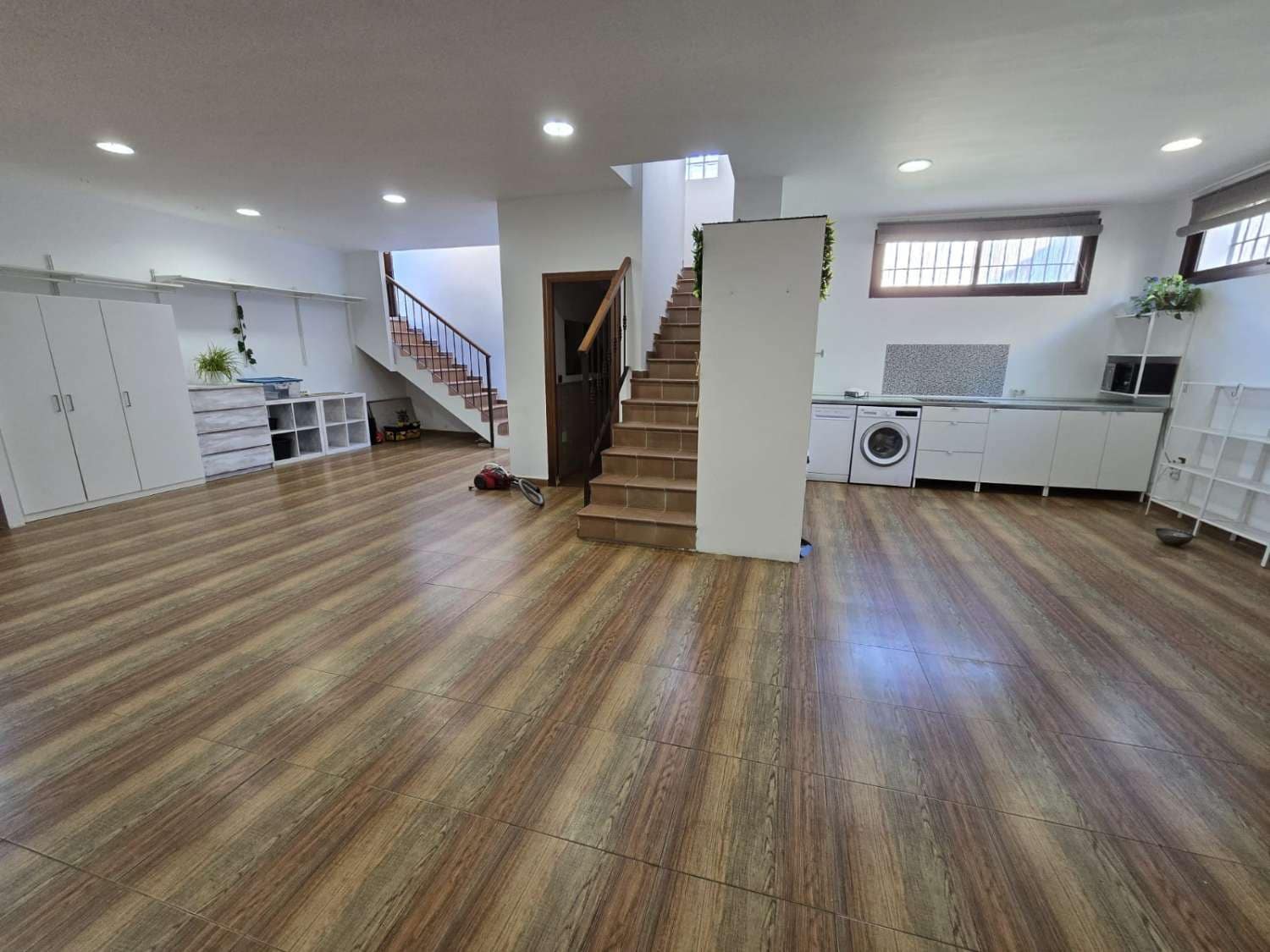 5 bedroom Villa for sale in Alhaurin de la Torre with pool - € 765,000 (Ref: 9533253)