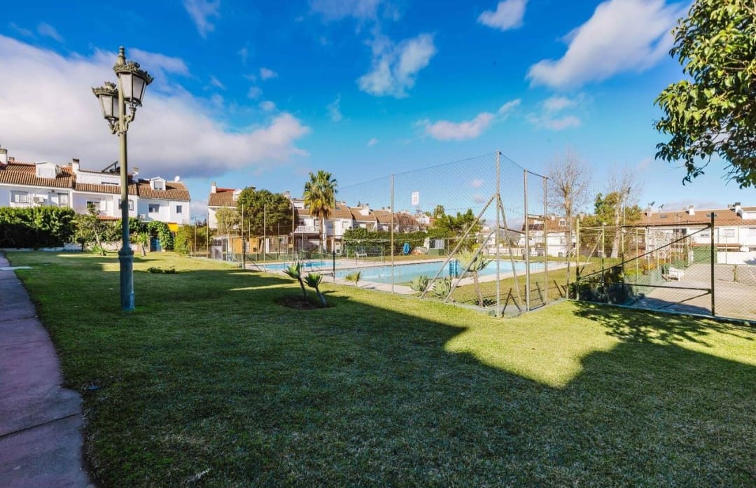 4 chambre Villa/Maison Mitoyenne à vendre à Alhaurin de la Torre avec piscine garage - 455 000 € (Ref: 9535643)