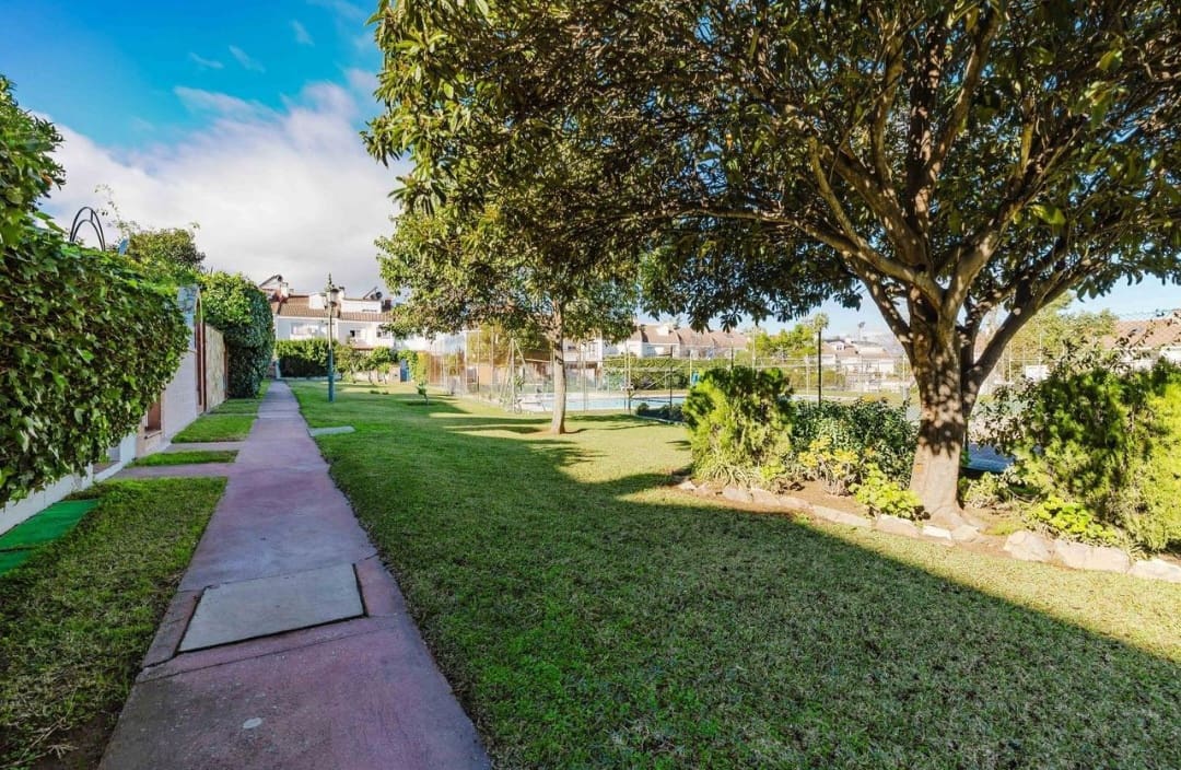 4 chambre Villa/Maison Mitoyenne à vendre à Alhaurin de la Torre avec piscine garage - 455 000 € (Ref: 9535643)