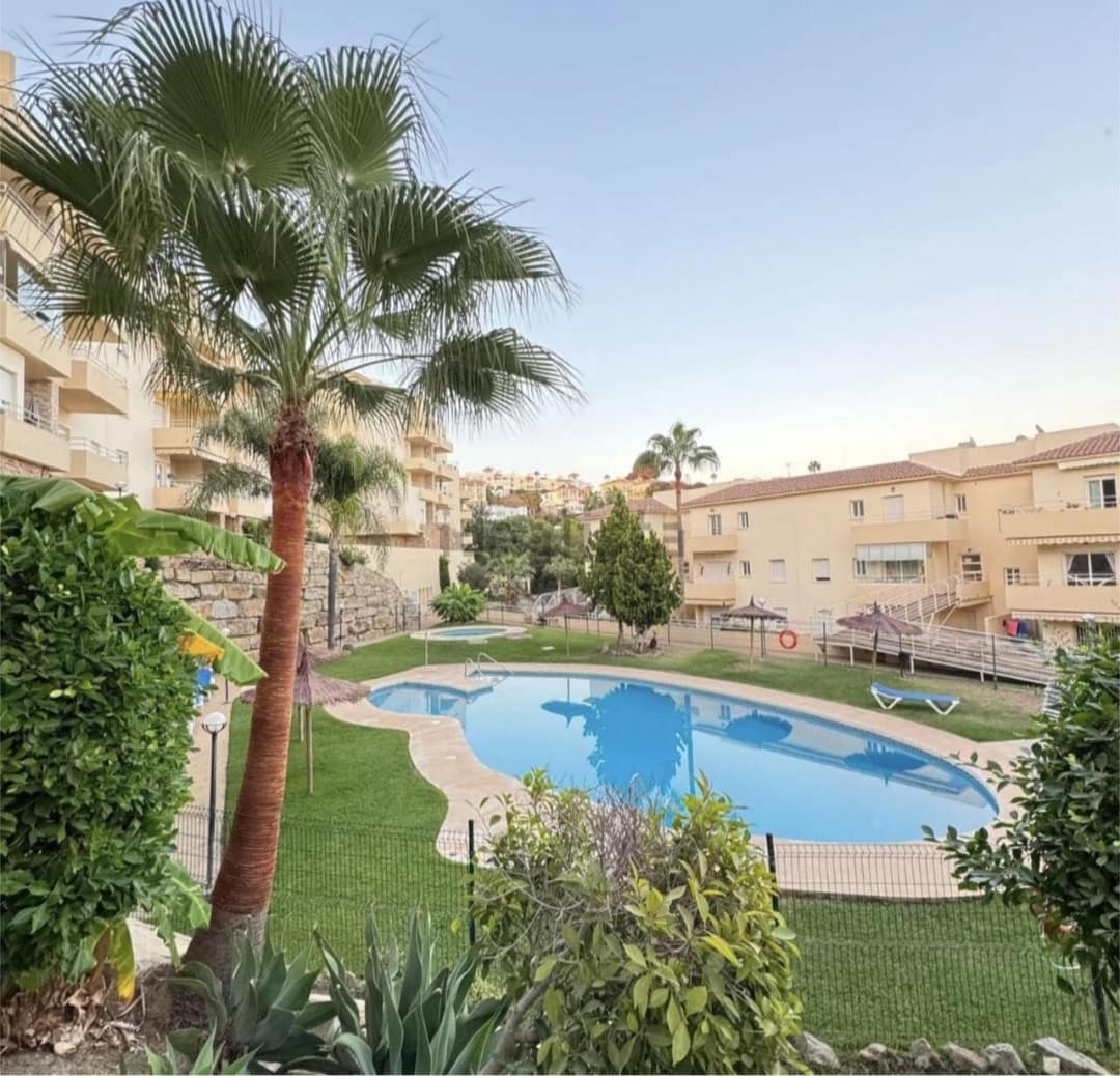 2 slaapkamer Strandappartement te koop in Mijas met zwembad garage - € 306.000 (Ref: 9568066)
